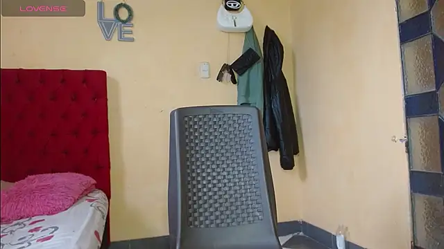 Snapshot of cristinamontiel chatting on January 7, 2:16 pm cristinamontiel online show from January 7, 2:16 pm