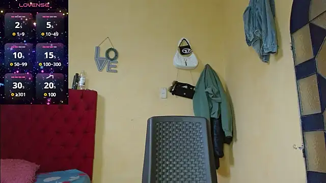 Snapshot of cristinamontiel chatting on February 8, 2:27 pm cristinamontiel online show from February 8, 2:27 pm