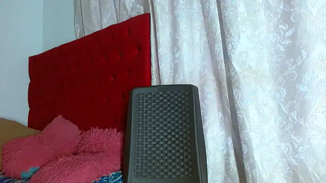 Snapshot of cristinamontiel chatting on October 7, 3:35 pm cristinamontiel online show from October 7, 3:35 pm