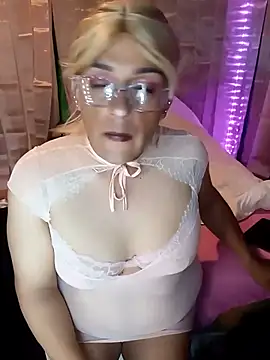 Snapshot of JOSSYANNE chatting on September 17, 6:18 am JOSSYANNE online show from September 17, 6:18 am