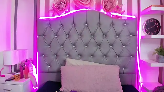 AllisonsweetZ online show from March 18, 1:25 pm