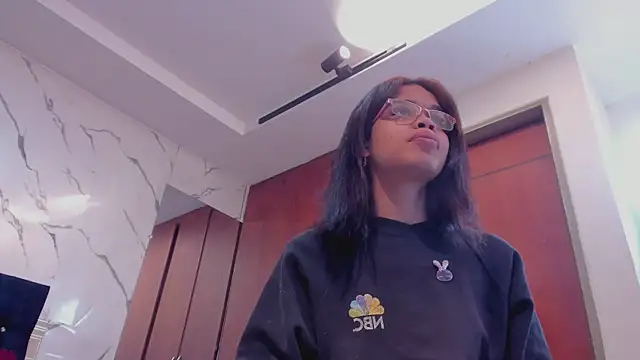 evelyn wine online show from October 13, 7:03 pm