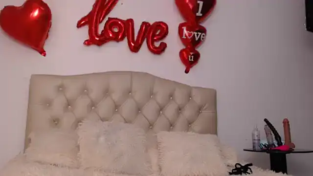 Snapshot of abigail_f00x chatting on February 11, 1:31 am abigail f00x online show from February 11, 1:31 am