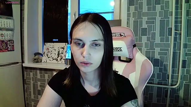 Snapshot of BlackHe4rts_ chatting on December 15, 2:19 am BlackHe4rts online show from December 15, 2:19 am