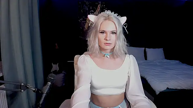 Snapshot of Milena_marshmalows chatting on December 6, 1:35 am Milena marshmalows online show from December 6, 1:35 am