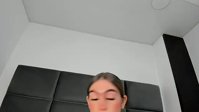 Snapshot of Lizz_Luna chatting on October 3, 2:39 pm Lizz Luna online show from October 3, 2:39 pm