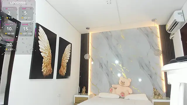 estephany doll online show from October 19, 2:09 pm