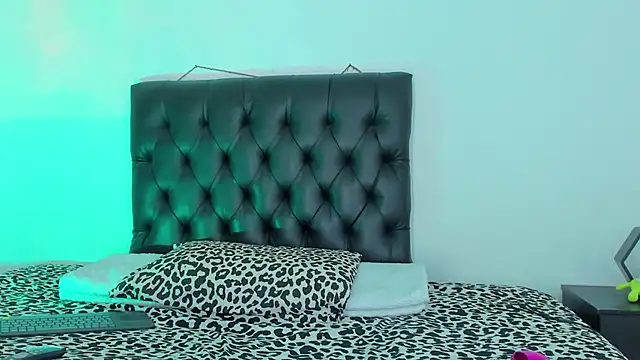 Snapshot of seline_wolff chatting on December 15, 12:40 am seline wolff online show from December 15, 12:40 am