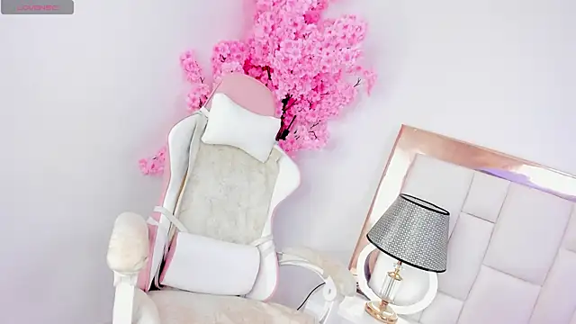 Snapshot of _Arlin_ chatting on February 8, 4:47 am Arlin online show from February 8, 4:47 am