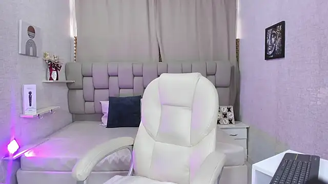 Snapshot of Alison_Chan_ chatting on January 22, 10:06 pm Alison Chan online show from January 22, 10:06 pm