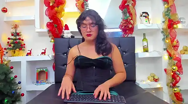 Snapshot of Elith_Berry69 chatting on December 15, 9:09 pm Elith Berry69 online show from December 15, 9:09 pm