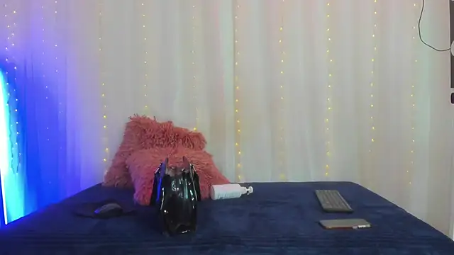 Snapshot of Itsme_Daniela chatting on December 14, 2:53 pm Itsme Daniela online show from December 14, 2:53 pm