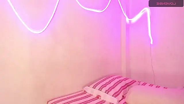 Snapshot of melissa_hot22 chatting on February 13, 5:35 am melissa hot22 online show from February 13, 5:35 am