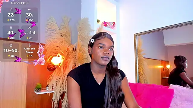 Snapshot of CamiEstrada chatting on March 2, 2:30 am CamiEstrada online show from March 2, 2:30 am