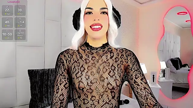 Snapshot of CandyJoselyn chatting on October 5, 1:22 pm CandyJoselyn online show from October 5, 1:22 pm
