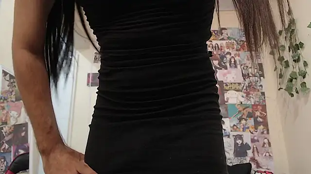 Snapshot of moon_hill chatting on March 1, 1:32 am moon hill online show from March 1, 1:32 am