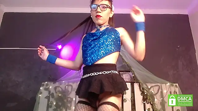 Snapshot of moon_hill chatting on March 19, 10:42 pm moon hill online show from March 19, 10:42 pm