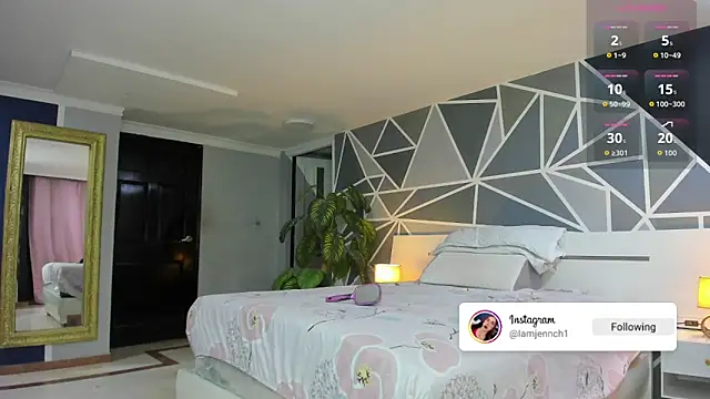 charolbruce 1 online show from October 15, 12:05 pm