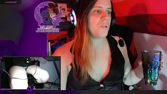 Snapshot of Rae-Suon chatting on December 13, 5:16 am Rae-Suon online show from December 13, 5:16 am