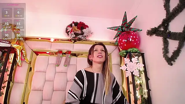 Snapshot of Princess_Helena chatting on December 14, 11:39 am Princess Helena online show from December 14, 11:39 am