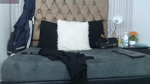 Snapshot of veneno_hot chatting on February 3, 1:19 pm veneno hot online show from February 3, 1:19 pm