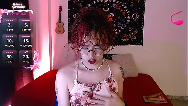 Snapshot of sophieMarshall01 chatting on December 23, 6:11 am sophieMarshall01 online show from December 23, 6:11 am