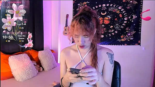 Snapshot of sophieMarshall01 chatting on March 5, 4:51 pm sophieMarshall01 online show from March 5, 4:51 pm