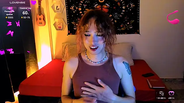 Snapshot of sophieMarshall01 chatting on October 1, 3:29 am sophieMarshall01 online show from October 1, 3:29 am