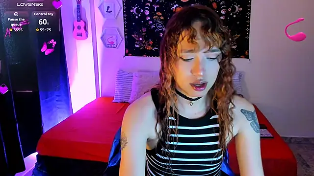 Snapshot of sophieMarshall01 chatting on October 2, 4:17 pm sophieMarshall01 online show from October 2, 4:17 pm