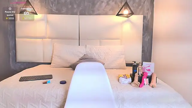 Realbadbxtch online show from October 18, 7:28 pm