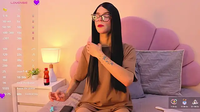 Realbadbxtch online show from November 25, 4:20 pm