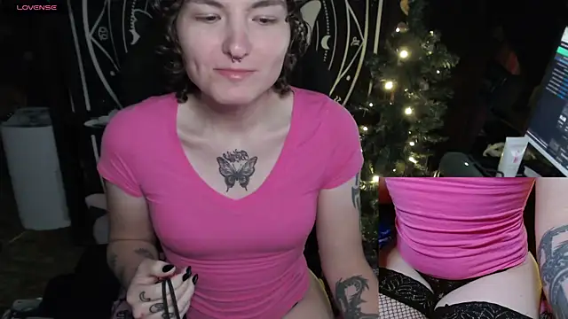 Snapshot of BrandiWRLD_999 chatting on December 9, 6:25 pm BrandiWRLD 999 online show from December 9, 6:25 pm