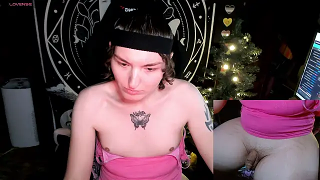 Snapshot of BrandiWRLD_999 chatting on December 21, 4:30 am BrandiWRLD 999 online show from December 21, 4:30 am