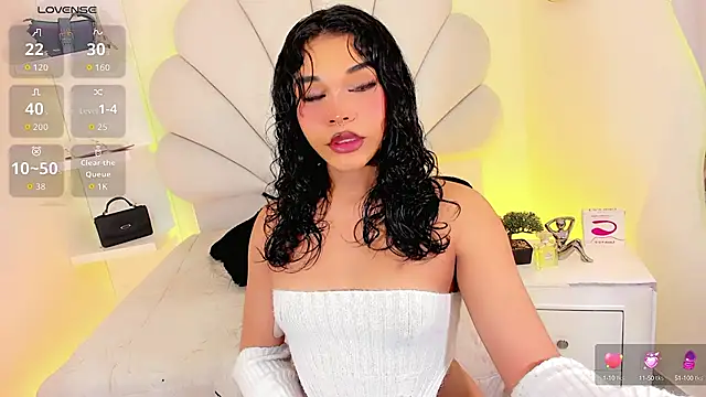 Snapshot of ValentinaMarinn chatting on September 23, 9:43 pm ValentinaMarinn online show from September 23, 9:43 pm