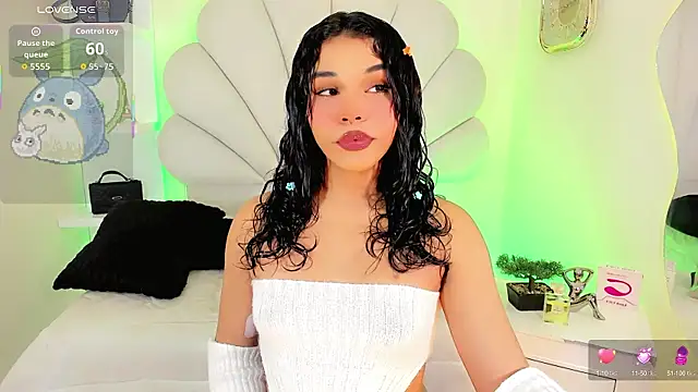 Snapshot of ValentinaMarinn chatting on September 25, 9:00 pm ValentinaMarinn online show from September 25, 9:00 pm