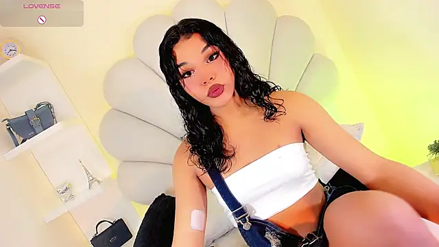Snapshot of ValentinaMarinn chatting on September 27, 9:13 pm ValentinaMarinn online show from September 27, 9:13 pm