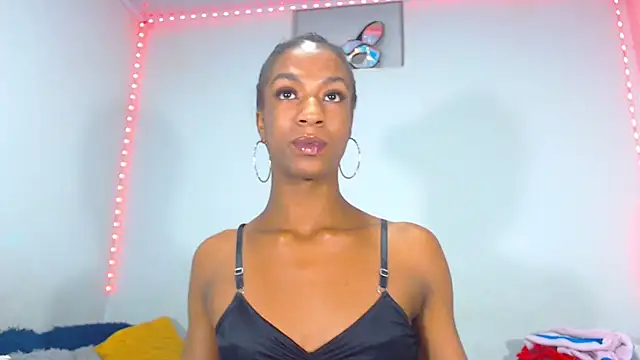 Snapshot of JessicaEbony chatting on February 18, 12:59 am JessicaEbony online show from February 18, 12:59 am
