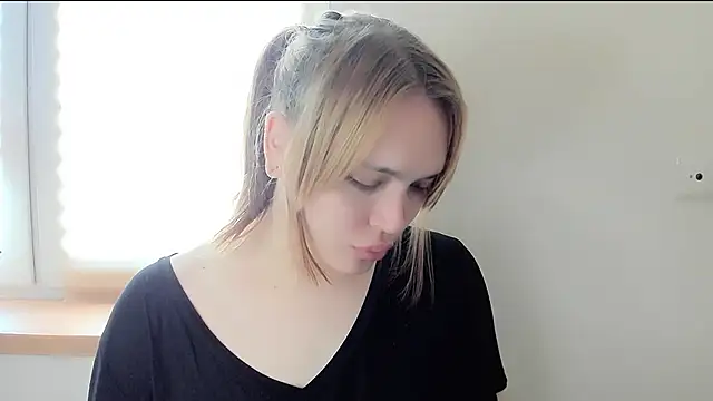 Snapshot of fem_to chatting on February 23, 9:22 am fem to online show from February 23, 9:22 am