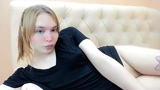 Snapshot of fem_to chatting on February 23, 8:00 pm fem to online show from February 23, 8:00 pm