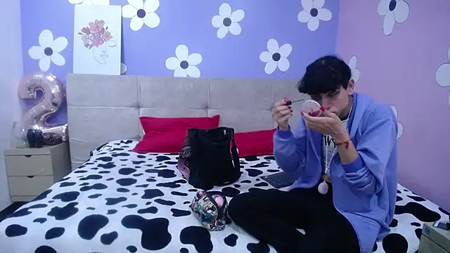Snapshot of Eimyflorian chatting on February 6, 12:05 pm Eimyflorian online show from February 6, 12:05 pm
