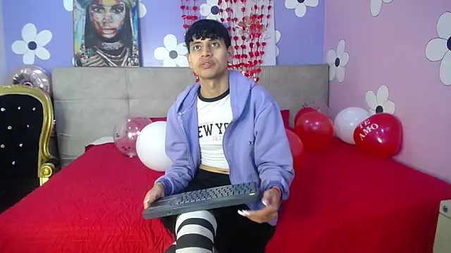 Snapshot of Eimyflorian chatting on February 16, 11:38 am Eimyflorian online show from February 16, 11:38 am