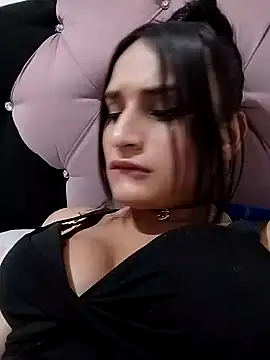 Snapshot of Pussycat_9999 chatting on December 16, 7:32 pm Pussycat 9999 online show from December 16, 7:32 pm
