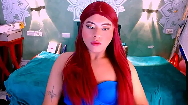 Snapshot of Emili_Roux chatting on February 22, 12:52 pm Emili Roux online show from February 22, 12:52 pm