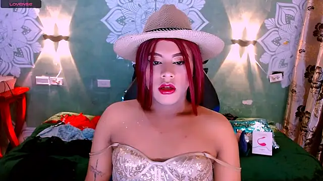 Snapshot of Emili_Roux chatting on March 16, 12:10 pm Emili Roux online show from March 16, 12:10 pm