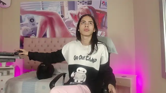 Snapshot of alice_sofia chatting on February 10, 1:44 pm alice sofia online show from February 10, 1:44 pm