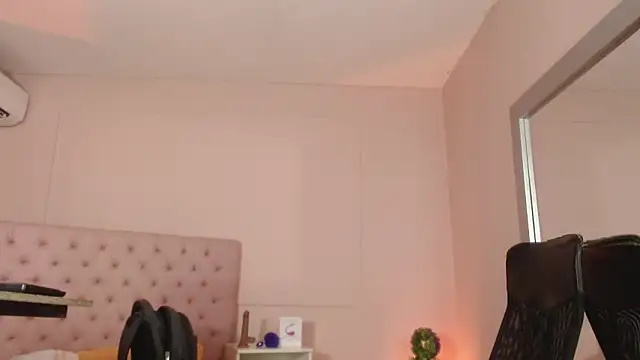 Snapshot of alice_sofia chatting on March 14, 12:56 pm alice sofia online show from March 14, 12:56 pm