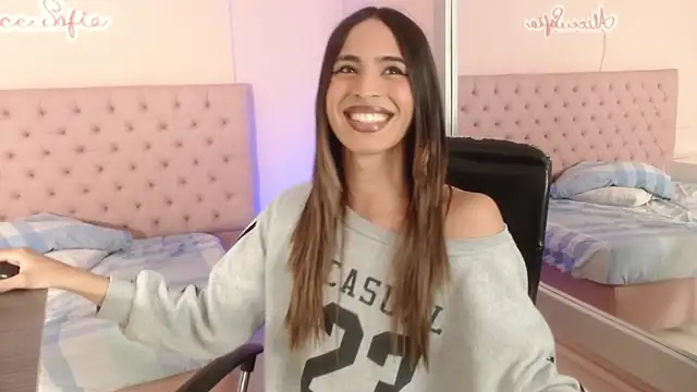 Snapshot of alice_sofia chatting on September 9, 1:43 pm alice sofia online show from September 9, 1:43 pm