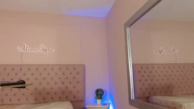 Snapshot of alice_sofia chatting on September 27, 12:25 pm alice sofia online show from September 27, 12:25 pm