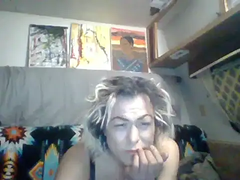 Snapshot of HoneyBdaQueen chatting on January 25, 6:12 am HoneyBdaQueen online show from January 25, 6:12 am