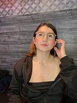 Snapshot of kamel-ayesha chatting on December 18, 11:56 am kamel-ayesha online show from December 18, 11:56 am